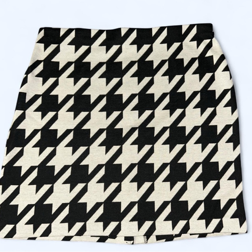 Worthington Black and Cream Houndstooth Mini Skirt